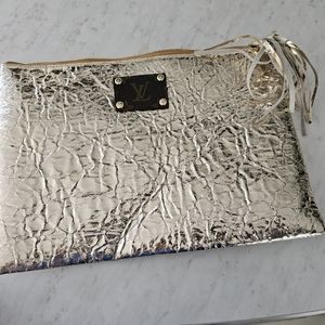 Wristlet with lv patch